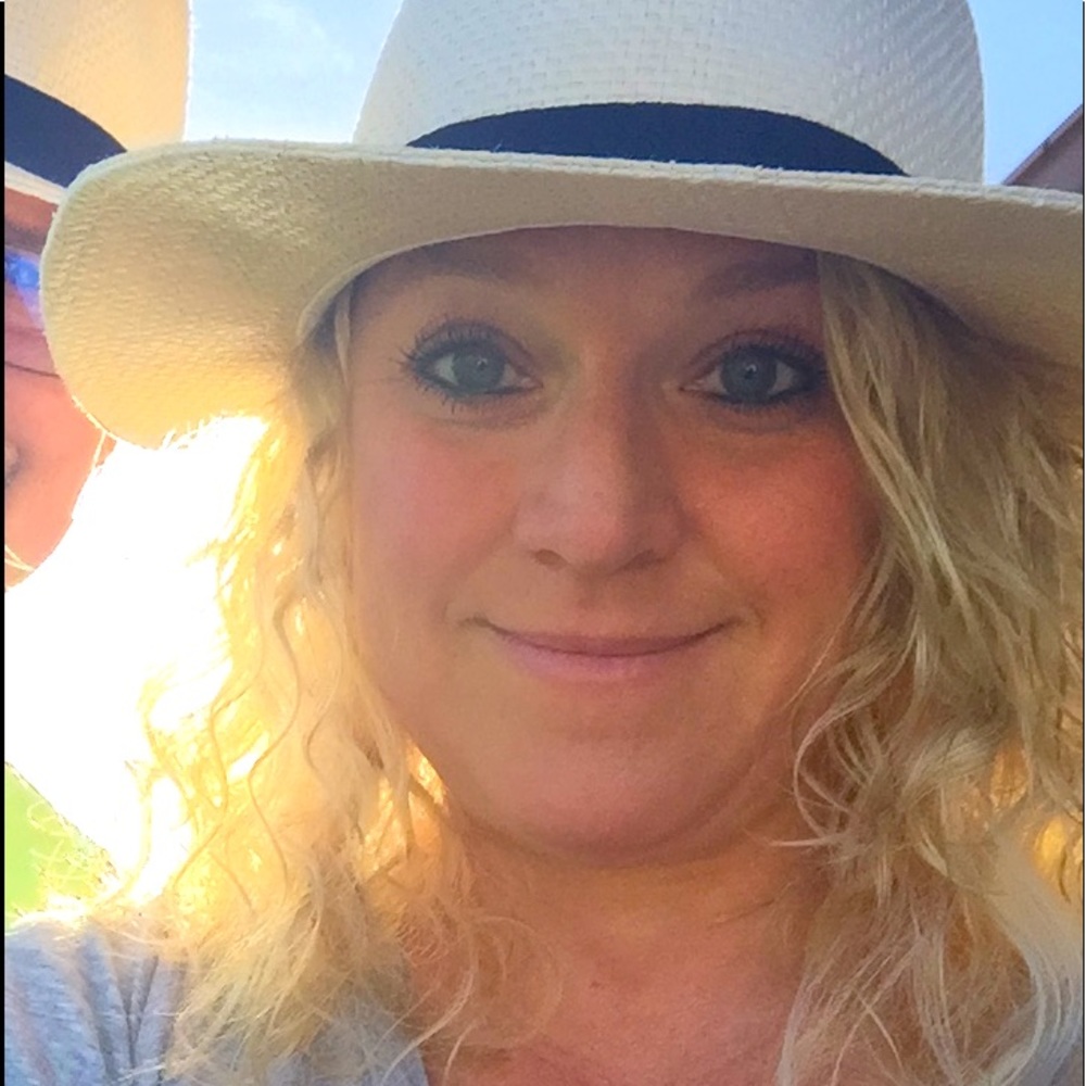 Meet your Posher, Carla